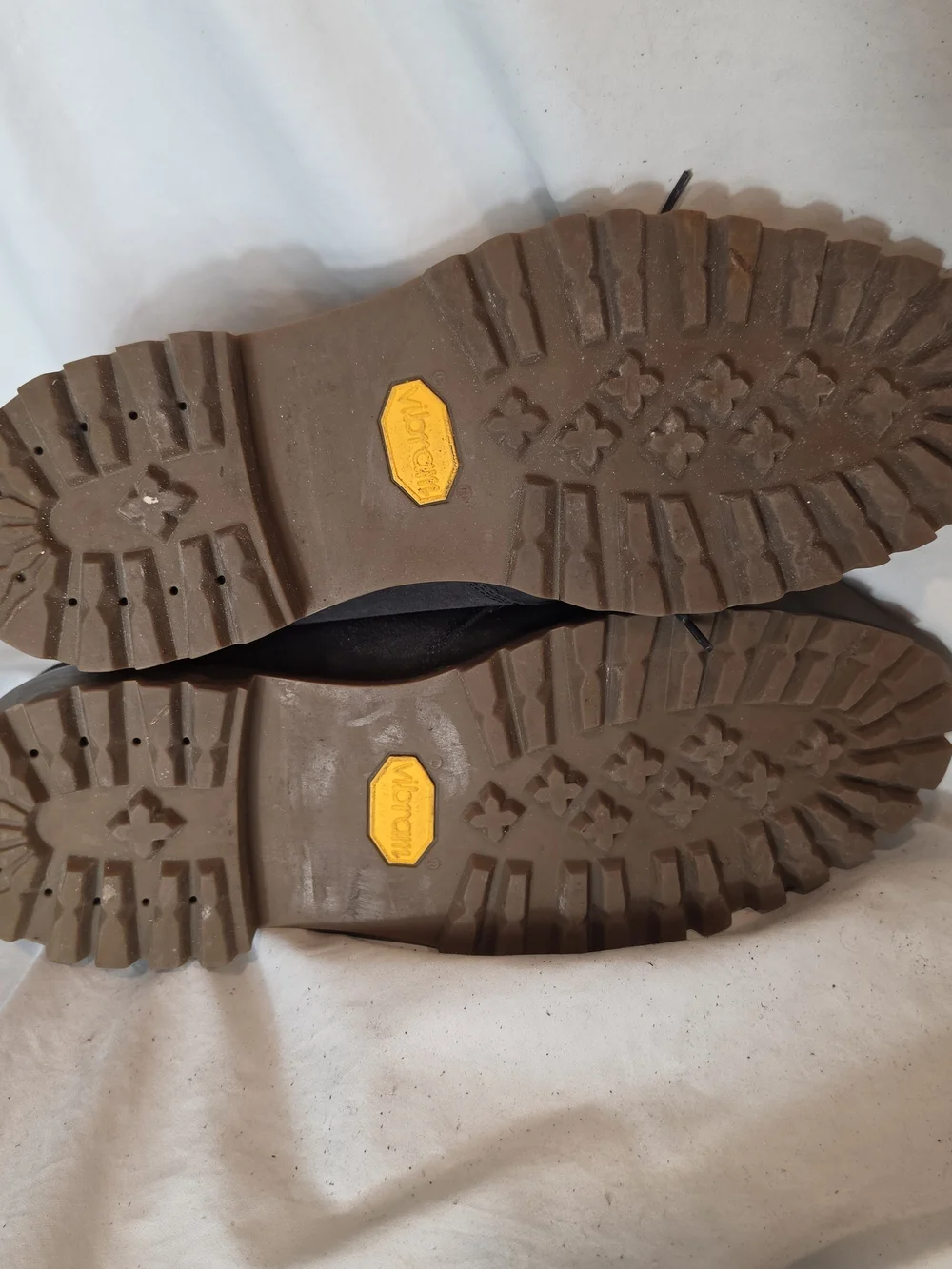 Banana Republic Suede Chukka Boots Men's Size 11 Gray Vibram Lug Sole Gorpcore
